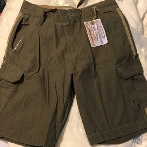 Men’s army green cargo shorts New